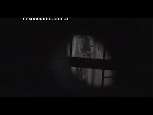 ❤️ Blondie blir hemligt videofilmad av en voyeur från grannskapet gömd bakom ihåliga tegelstenar ❤️ Högkvalitativ porr at us ❌
